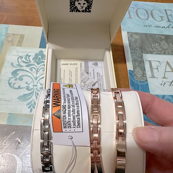 Anne Klein watch and two coordinating bracelets -NWT - Picture 4 of 4